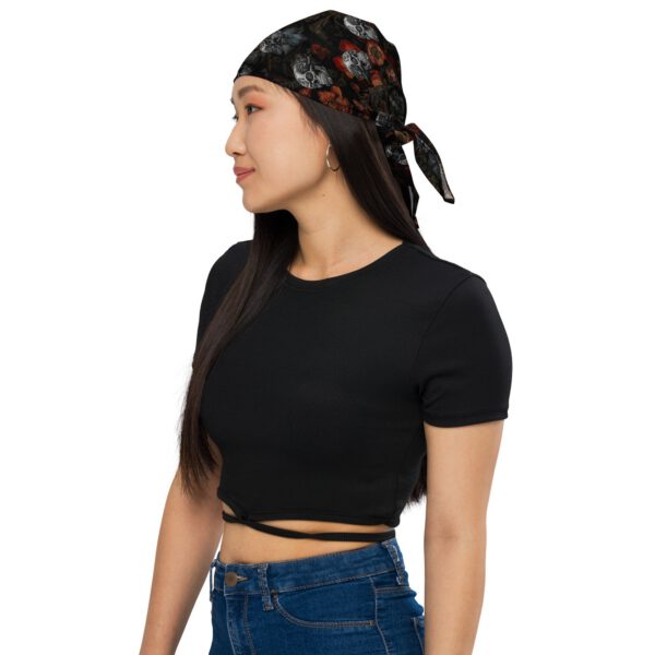 Bandana noir all over motifs têtes de mort et fleurs steampunk — PunkForge
