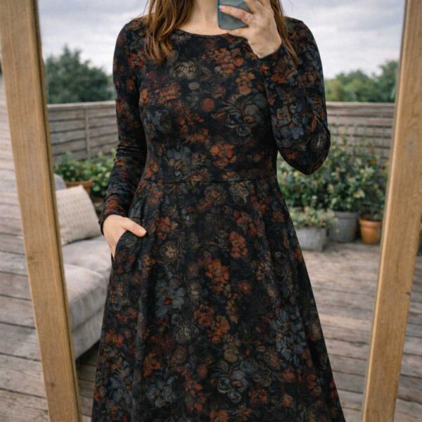 Selena Dark Floral Dress – Élégance Gothique & Confort Moderne | Robe Longue Manches Longues | PunkForge® — PunkForge