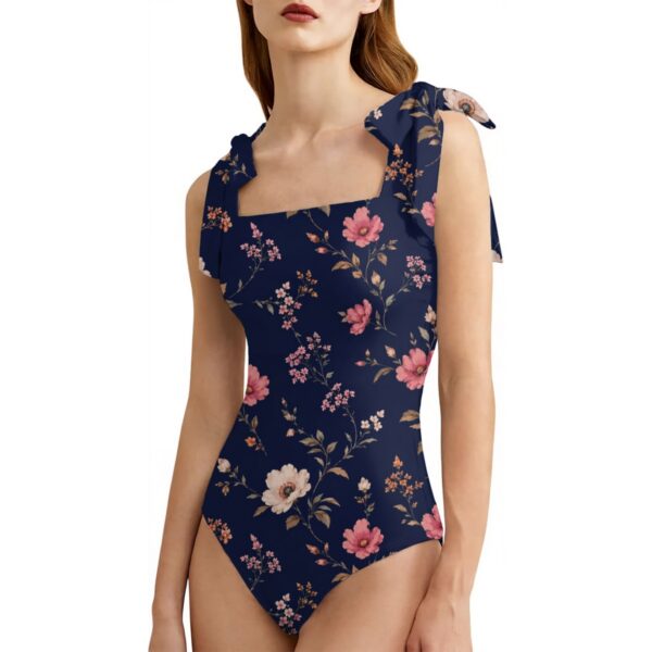 Maillot une pièce fleuri bleu marine à dos ouvert